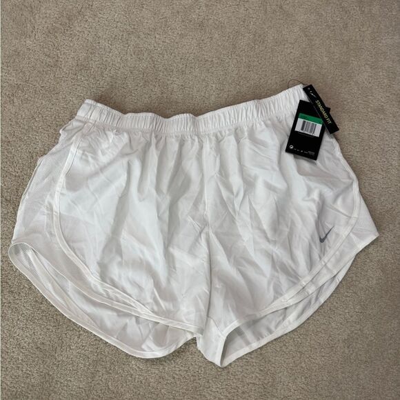Women’s Nike Dri-Fit Coupe Standard Shorts XL NWT - Picture 1 of 4